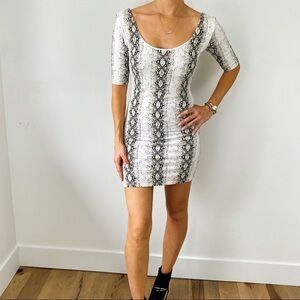 BEBE FITTED SNAKESKIN DRESS S